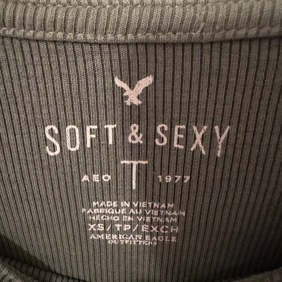 AEO American Eagle Outfitters soft & sexy green ribbed 3/4 length sleeve tee - Picture 2 of 4